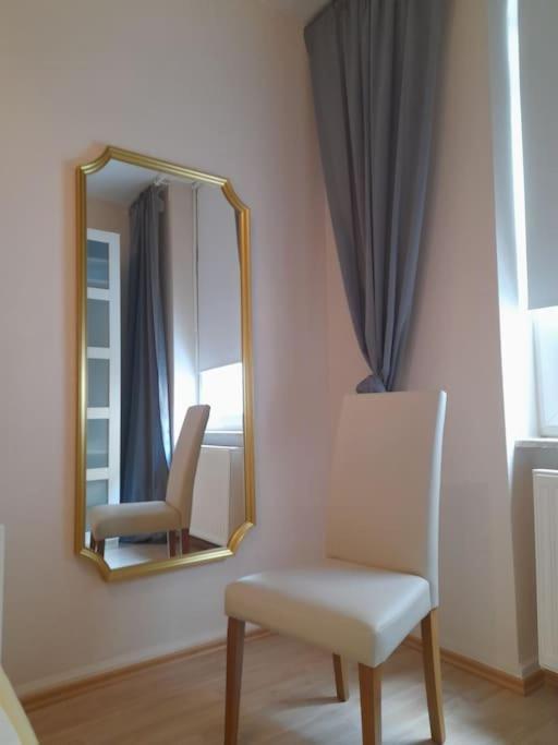 Zwei-zimmer In Wiesbadens Westend Apartment